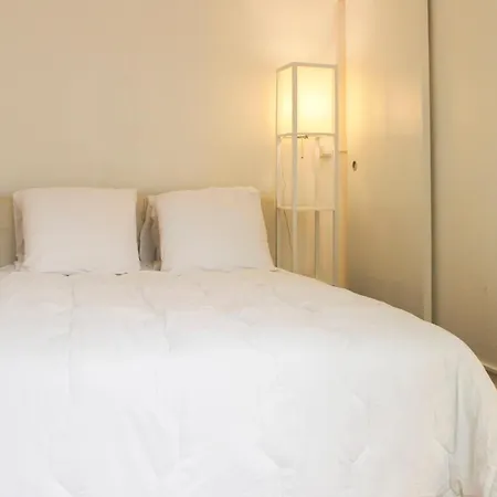 Cozy & Bright On Rue Saint-maur Lejlighed